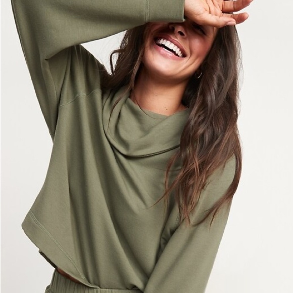 Old Navy‎ Cowl Neck Olive Green Women's Sweatshirt Size Medium​